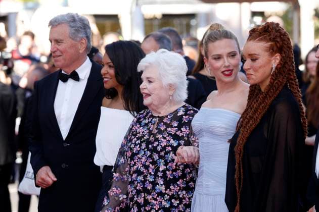 Tom Bernard, Nicole Brown, June Squibb, Scarlett Johansson and Erin Kellyman at the premiere of the feature film Vie privÃ e A Private Life at the Festival de Cannes 2025 78 Cannes International Film Festival at the Palais des Festivals Cannes, 20 05 2025 Foto:xD.xBedrosianx xFuturexImagex private_5516