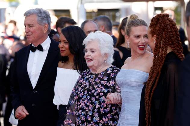 Tom Bernard, Nicole Brown, June Squibb, Scarlett Johansson and Erin Kellyman at the premiere of the feature film Vie privÃ e A Private Life at the Festival de Cannes 2025 78 Cannes International Film Festival at the Palais des Festivals Cannes, 20 05 2025 Foto:xD.xBedrosianx xFuturexImagex private_5517
