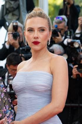 B Montée des marches du film Vie privée lors du 78ème Festival International du Film de Cannes Scarlett Johansson Montée des marches du film Vie privée lors du 78ème Festival International du Film de Cannes, au Palais des Festivals à Cannes On may 20th 2025 Olivier Borde Bestimage Red carpet for the movie A private life during the 78th Cannes International Film Festival at the Palais des Festivals in Cannes, France On may 20th 2025 Cannes France  Copyright: xOLIVIERxBORDEx xBESTIMAGExOLIVIERxBORDEx xBESTIMAGEx