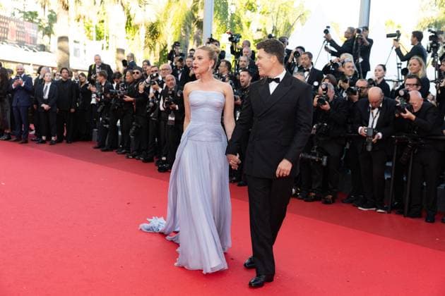 B Montée des marches du film Vie privée lors du 78ème Festival International du Film de Cannes Scarlett Johansson et son mari Colin Jost Montée des marches du film Vie privée lors du 78ème Festival International du Film de Cannes, au Palais des Festivals à Cannes Le 20 mai 2025 Olivier Borde Bestimage Red carpet for the movie A private life during the 78th Cannes International Film Festival at the Palais des Festivals in Cannes, France On may 20th 2025 Cannes France  Copyright: xOLIVIERxBORDEx xBESTIMAGExOLIVIERxBORDEx xBESTIMAGEx