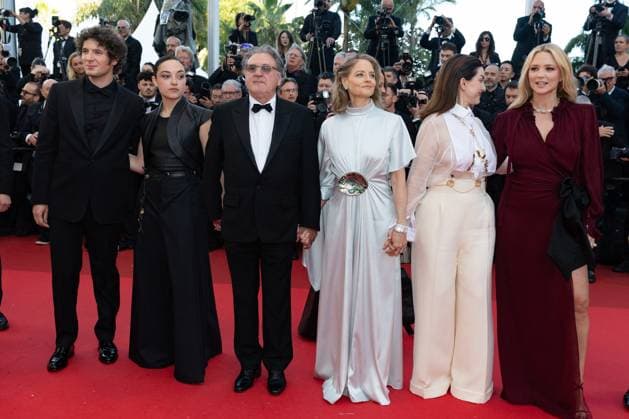 B Montée des marches du film Vie privée lors du 78ème Festival International du Film de Cannes Vincent Lacoste, Luàna Bajrami, Daniel Auteuil, Jodie Foster, Rebecca Zlotowski, Virginie Efira Montée des marches du film Vie privée lors du 78ème Festival International du Film de Cannes, au Palais des Festivals à Cannes Le 20 mai 2025 Olivier Borde Bestimage Red carpet for the movie A private life during the 78th Cannes International Film Festival at the Palais des Festivals in Cannes, France On may 20th 2025 Cannes France  Copyright: xOLIVIERxBORDEx xBESTIMAGExOLIVIERxBORDEx xBESTIMAGEx