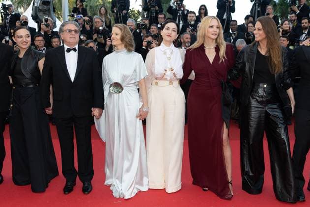 B Montée des marches du film Vie privée lors du 78ème Festival International du Film de Cannes Luàna Bajrami, Daniel Auteuil, Jodie Foster, Rebecca Zlotowski, Virginie Efira, Anne Berest Montée des marches du film Vie privée lors du 78ème Festival International du Film de Cannes, au Palais des Festivals à Cannes Le 20 mai 2025 Olivier Borde Bestimage Red carpet for the movie A private life during the 78th Cannes International Film Festival at the Palais des Festivals in Cannes, France On may 20th 2025 Cannes France  Copyright: xOLIVIERxBORDEx xBESTIMAGExOLIVIERxBORDEx xBESTIMAGEx