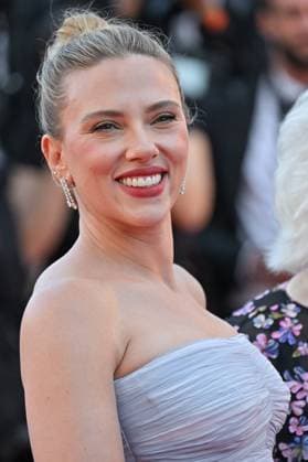 Cannes A Private Life Screening JR Scarlett Johansson attending the screening of A Private Life at 78th Cannes Film Festival in Cannes, France on May, 20, 2025. Photo by Julien Reynaud APS-Medias ABACAPRESS.COM Cannes France  Copyright: xReynaudxJulien APS-Medias ABACAx