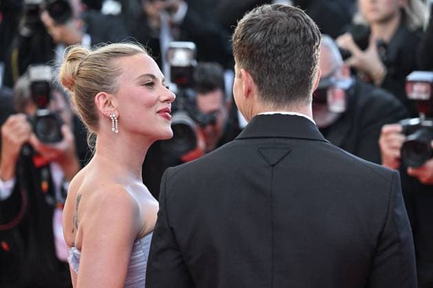 Cannes A Private Life Screening JR Scarlett Johansson attending the screening of A Private Life at 78th Cannes Film Festival in Cannes, France on May, 20, 2025. Photo by Julien Reynaud APS-Medias ABACAPRESS.COM Cannes France  Copyright: xReynaudxJulien APS-Medias ABACAx