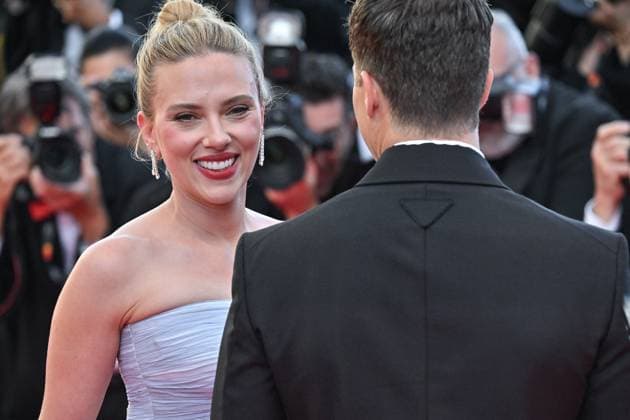 Cannes A Private Life Screening JR Scarlett Johansson, Colin Jost attending the screening of A Private Life at 78th Cannes Film Festival in Cannes, France on May, 20, 2025. Photo by Julien Reynaud APS-Medias ABACAPRESS.COM Cannes France  Copyright: xReynaudxJulien APS-Medias ABACAx