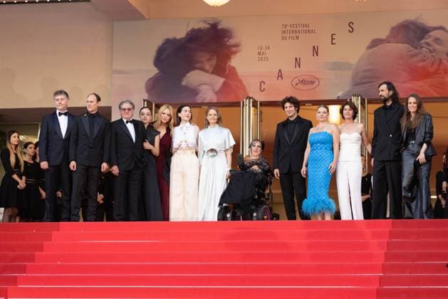 B Montée des marches du film Vie privée lors du 78ème Festival International du Film de Cannes Frédéric Jouve, guest, Daniel Auteuil, Luàna Bajrami, Virginie Efira, Rebecca Zlotowski, Jodie Foster, Lucie Carrasco, Vincent Lacoste, Sophie Guillemin, Irène Jacob, guest, Anne Berest Montée des marches du film Vie privée lors du 78ème Festival International du Film de Cannes, au Palais des Festivals à Cannes On may 20th 2025 Olivier Borde Bestimage Red carpet for the movie A private life during the 78th Cannes International Film Festival at the Palais des Festivals in Cannes, France On may 20th 2025 Cannes France  Copyright: xOLIVIERxBORDEx xBESTIMAGExOLIVIERxBORDEx xBESTIMAGEx