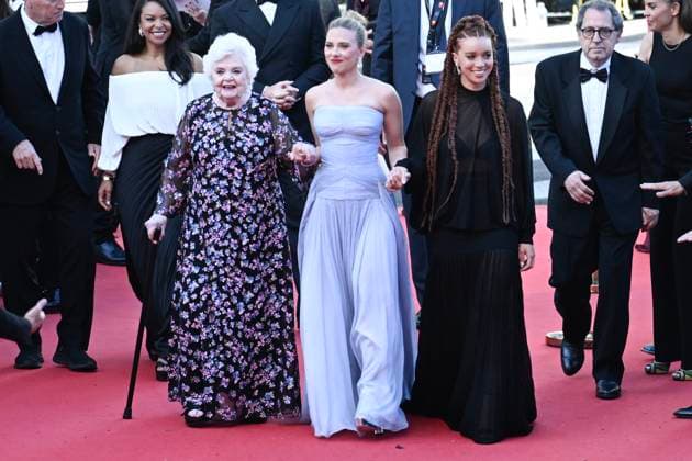 78eme Festival International du Film de Cannes Montée des marches du film Vie Privée 78th International Cannes Film Festival Red carpet for Vie Privée movie 444801 2025 05 20 France Johansson, Scarlett Squibb, June Kellyman, Erin  Copyright: xSergexArnalx xStarfacex STAR_444801_022