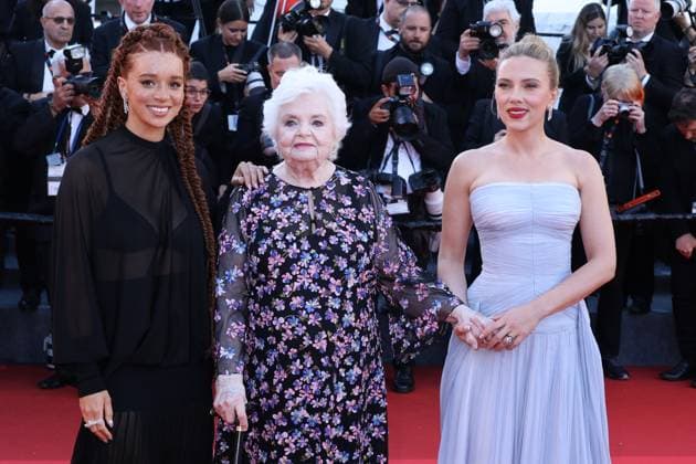 78eme Festival International du Film de Cannes Montée des marches du film Vie Privée 78th Cannes Film Festival Red carpet of the film Vie privee Erin Kellyman, June Squibb and Scarlett Johansson 444802 2025 05 20 Cannes France  Copyright: xIsabellexVautierx xStarfacex STAR_444802_003