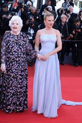 78eme Festival International du Film de Cannes Montée des marches du film Vie Privée 78th Cannes Film Festival Red carpet of the film Vie privee June Squibb and Scarlett Johansson 444802 2025 05 20 Cannes France  Copyright: xIsabellexVautierx xStarfacex STAR_444802_006