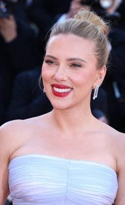78eme Festival International du Film de Cannes Montée des marches du film Vie Privée 78th Cannes Film Festival Red carpet of the film Vie privee Scarlett Johansson 444802 2025 05 20 Cannes France  Copyright: xIsabellexVautierx xStarfacex STAR_444802_009