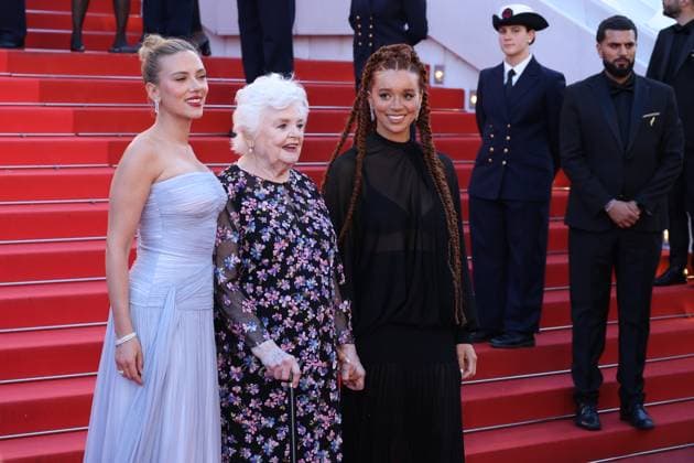 78eme Festival International du Film de Cannes Montée des marches du film Vie Privée 78th Cannes Film Festival Red carpet of the film Vie privee Scarlett Johansson June Squibb and Erin Kellyman 444802 2025 05 20 Cannes France  Copyright: xIsabellexVautierx xStarfacex STAR_444802_013