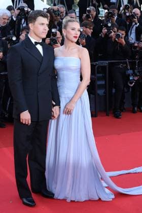 78eme Festival International du Film de Cannes Montée des marches du film Vie Privée 78th Cannes Film Festival Red carpet of the film Vie privee Scarlett Johansson with her husband Colin Jost 444802 2025 05 20 Cannes France  Copyright: xIsabellexVautierx xStarfacex STAR_444802_021