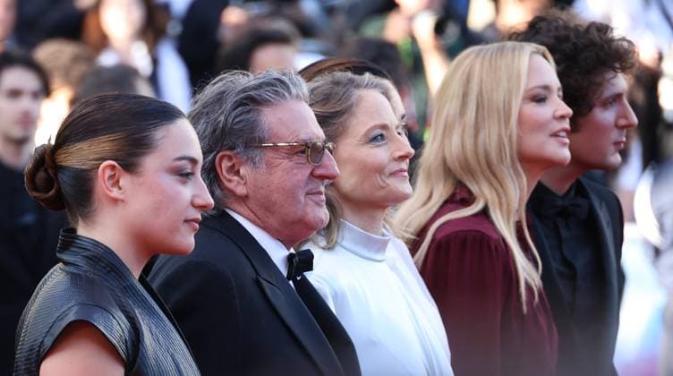 78eme Festival International du Film de Cannes Montée des marches du film Vie Privée 78th Cannes Film Festival Red carpet of the film Vie privee Daniel Auteuil, Jodie Foster, Virginie Efira and Vincent Lacoste 444802 2025 05 20 Cannes France  Copyright: xIsabellexVautierx xStarfacex STAR_444802_027