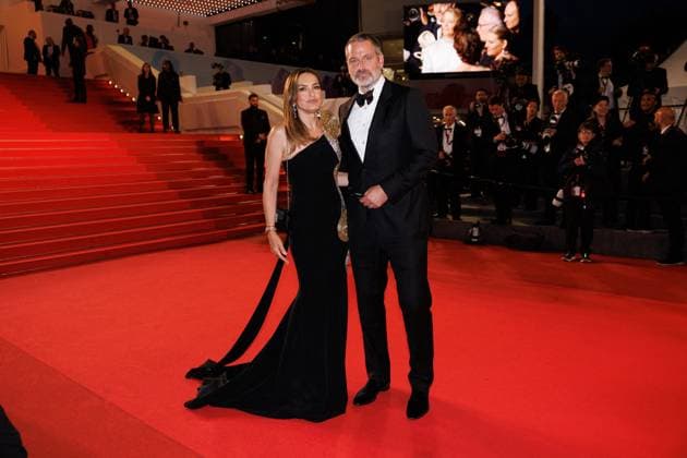 M Descente des marches du film Vie privée lors du 78ème Festival International du Film de Cannes Mariska Hargitay et son mari Peter Hermann Descente des marches du film Vie privée lors du 78ème Festival International du Film de Cannes, au Palais des Festivals à Cannes On may 20th 2025 Jacovides Moreau Bestimage People leaving the red carpet for the movie A private life during the 78th Cannes International Film Festival at the Palais des Festivals in Cannes, France On may 20th 2025 Cannes France  Copyright: xJACOVIDES-MOREAUx xBESTIMAGExJACOVIDES-MOREAUx xBESTIMAGEx