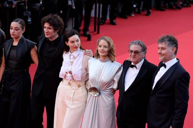 J Montée des marches du film Vie privée lors du 78ème Festival International du Film de Cannes Luana Bajrami, Vincent Lacoste, Rebecca Zlotowski, Jodie Foster, Daniel Auteuil, Frédéric Jouve Montée des marches du film Vie privée lors du 78ème Festival International du Film de Cannes, au Palais des Festivals à Cannes Le 20 mai 2025 Jacovides Moreau Bestimage Red carpet for the movie A private life during the 78th Cannes International Film Festival at the Palais des Festivals in Cannes, France On may 20th 2025 Cannes France  Copyright: xJACOVIDES-MOREAUx xBESTIMAGExJACOVIDES-MOREAUx xBESTIMAGEx
