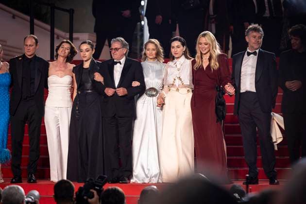 B Descente des marches du film Vie privée lors du 78ème Festival International du Film de Cannes Noam Morgensztern, Irène Jacob, Luàna Bajrami, Daniel Auteuil, Jodie Foster, Rebecca Zlotowski, Virginie Efira, Frédéric Jouve, Vincent Lacoste Descente des marches du film Vie privée lors du 78ème Festival International du Film de Cannes, au Palais des Festivals in Cannes On may 20th 2025 Jacovides Moreau Bestimage People leaving the red carpet for the movie A private life during the 78th Cannes International Film Festival at the Palais des Festivals in Cannes, France On may 20th 2025 Cannes France Copyright: xOLIVIERxBORDEx xBESTIMAGExOLIVIERxBORDEx xBESTIMAGEx