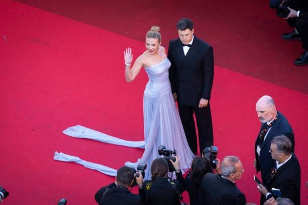 Montée des marches du film Vie privée lors du 78ème Festival International du Film de Cannes Scarlett Johansson et son mari Colin Jost Montée des marches du film Vie privée lors du 78ème Festival International du Film de Cannes, au Palais des Festivals à Cannes Le 20 mai 2025 Olivier Borde Bestimage Red carpet for the movie A private life during the 78th Cannes International Film Festival at the Palais des Festivals in Cannes, France On may 20th 2025 Cannes France  Copyright: xOLIVIERxBORDEx xBESTIMAGExOLIVIERxBORDEx xBESTIMAGEx
