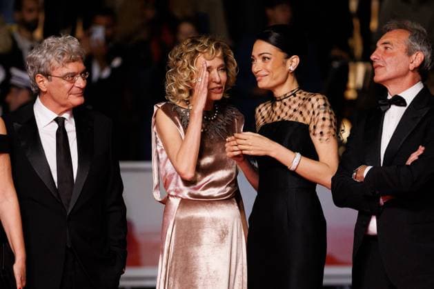 M Montée des marches du film Fuori lors du 78ème Festival International du Film de Cannes Mario Martone, Valeria Golino, Elodie Di Patrizi, Nicola Giuliano Montée des marches du film Fuori lors du 78ème Festival International du Film de Cannes, au Palais des Festivals à Cannes Le 20 mai 2025 Jacovides Moreau Bestimage Red carpet for the movie Fuori during the 78th Cannes International Film Festival at the Palais des Festivals in Cannes, France On may 20th 2025 Cannes France  Copyright: xJACOVIDES-MOREAUx xBESTIMAGExJACOVIDES-MOREAUx xBESTIMAGEx