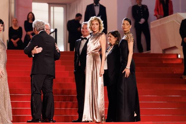 M Montée des marches du film Fuori lors du 78ème Festival International du Film de Cannes Thierry Frémaux, Mario Martone, Valeria Golino, Nicola Giuliano, Annamaria Morelli, Elodie Di Patrizi Montée des marches du film Fuori lors du 78ème Festival International du Film de Cannes, au Palais des Festivals à Cannes Le 20 mai 2025 Jacovides Moreau Bestimage Red carpet for the movie Fuori during the 78th Cannes International Film Festival at the Palais des Festivals in Cannes, France On may 20th 2025 Cannes France  Copyright: xJACOVIDES-MOREAUx xBESTIMAGExJACOVIDES-MOREAUx xBESTIMAGEx