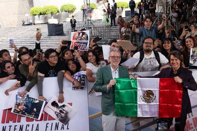May 20, 2025, Mexico City, Mexico: TOM CRUISE and director CHRISTOPHER MCQUARRIE ttended the premiere of Mission Impossible: Dead Reckoning at the National Auditorium, where they signed autographs and walked the red carpet. Mexico City Mexico - ZUMAl178 20250520_znp_l178_004 Copyright: xCristianxLeyvax