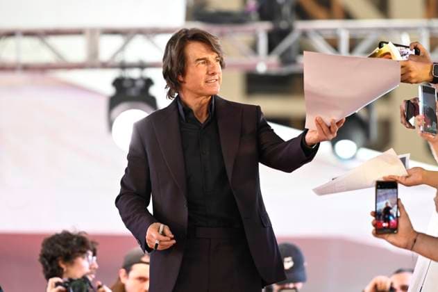 Mission: Impossible - The Final Reckoning Film Premiere Actor Tom Cruise signs autographs for the fans during the red carpet for Mission: Impossible - The Final Reckoning Mexico City film Premiere at Auditorio Nacional. on May 20, 2025 in Mexico City, Mexico. (Photo by Carlos Tischler Eyepix Group) Copyright: xCarlosxTischler xEyepixxGroupx CT_20052025_155924