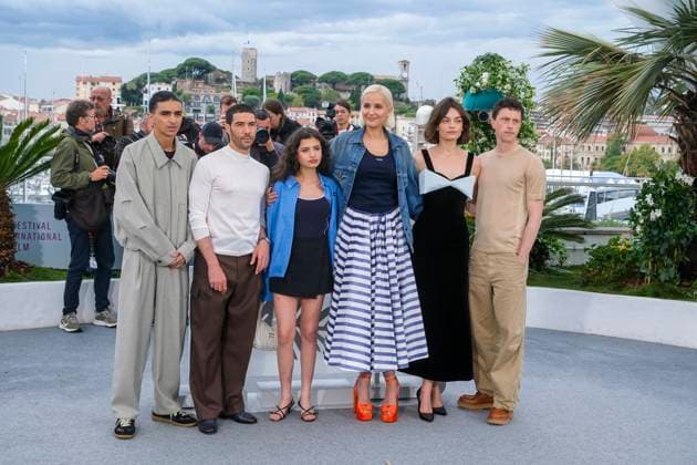 May 20, 2025, Cannes, France: Louai El Amrousy, Tahar Rahim, Mo lissa Boros, Julia Ducournau, Emma Mackey and Finnegan Oldfield pose at the photocall of Alpha during the 78th Cannes Film Festival at Palais des Festivals in Cannes, France, on 20 May 2025. Photo: Cannes France - ZUMAm179 20250520_zep_m179_019 Copyright: xAlecxMichaelx