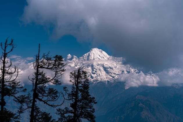 Creative Highlights World Trekking Singla Pass In Dhading, Nepal. Panoramic views of the Ganesh mountain range are visible from the Singla Pass in Dhading, Nepal, on May 11, 2025. Dhading bagmati Nepal  Copyright: xAmbirxTolangx originalFilename: tolang-landscap250511_npP16.jpg