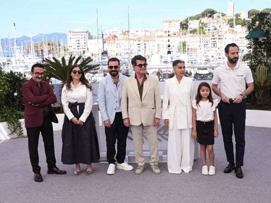 Cannes, 78th Cannes Film Festival 2025 - day 9 - Photocall of the film Un Simple Accident In the photo: Philippe Martin, Vahid Mobasseri, Hadis Pakbaten, Majid Panahi, Jafar Panahi, Maryam Afsharimovahed, Delnaz Najafi and Ebrahim Azizi  Copyright: xSimonexComix xipa-agency.netx xManuelexMangiarottix IPA_Agency_IPA58019437