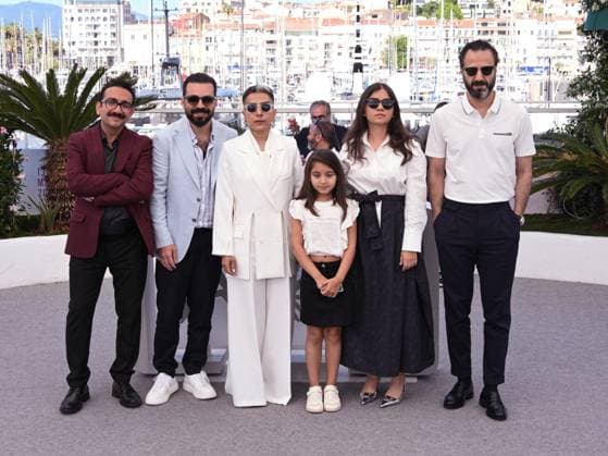 Cannes, 78th Cannes Film Festival 2025 - day 9 - Photocall of the film Un Simple Accident In the photo: Vahid Mobasseri, Majid Panahi, Maryam Afsharimovahed, Delnaz Najafi, Hadis Pakbaten and Ebrahim Azizi  Copyright: xSimonexComix xipa-agency.netx xManuelexMangiarottix IPA_Agency_IPA58019439