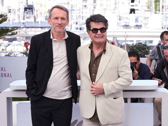 Cannes, 78th Cannes Film Festival 2025 - day 9 - Photocall of the film Un Simple Accident In the photo: Philippe Martin and Jafar Panahi  Copyright: xSimonexComix xipa-agency.netx xManuelexMangiarottix IPA_Agency_IPA58019474