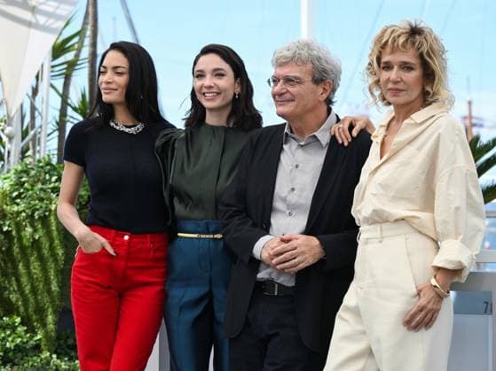 Cannes, Italy: Cannes, 78th Cannes Film Festival 2025 - day 9 - Photocall of the film Fuori In the photo: Elodie di Patrizi, Matilda De Angelis, Mario Martone, Valeria Golino Cannes Italy  - ZUMAp169 20250521_zea_p169_315 Copyright: xSimonexComix