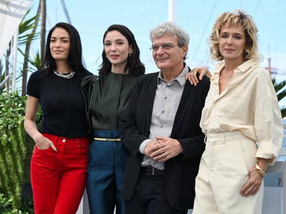 Cannes, Italy: Cannes, 78th Cannes Film Festival 2025 - day 9 - Photocall of the film Fuori In the photo: Elodie di Patrizi, Matilda De Angelis, Mario Martone, Valeria Golino Cannes Italy  - ZUMAp169 20250521_zea_p169_338 Copyright: xSimonexComix