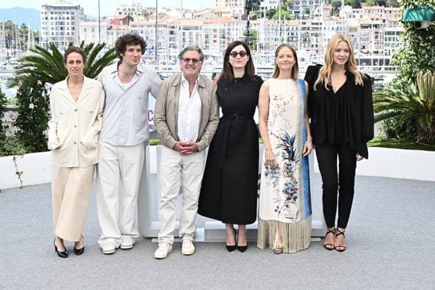 RECORD DATE NOT STATED Cannes - Vie Privee Photocall Anne Berest, Vincent Lacoste, Daniel Auteuil, Rebecca Zlotowski, Jodie Foster and Virginie Efira during the Vie Privee (A Private Life) photocall at the 78th annual Cannes Film Festival at Palais des Festivals on May 21, 2025 in Cannes, France. Photo by David Niviere ABACAPRESS.COM Cannes France  Copyright: xNivierexDavid ABACAPRESS.COMx