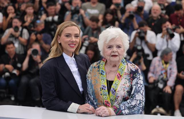 Eleanor The Great Photocall during the 78th Cannes International Film Festival June Squibb et Scarlett Johansson au photocall du film Eleanor The Great lors du 78ème Festival International du Film de Cannes, au Palais des Festivals à Cannes, France, le 21 mai 2025 Jacovides Moreau Bestimage Eleanor The Great Photocall during the 78th Cannes International Film Festival, in Cannes, France, on May 21, 2025 Cannes France  Copyright: xJACOVIDES-MOREAUx xBESTIMAGExJACOVIDES-MOREAUx xBESTIMAGEx