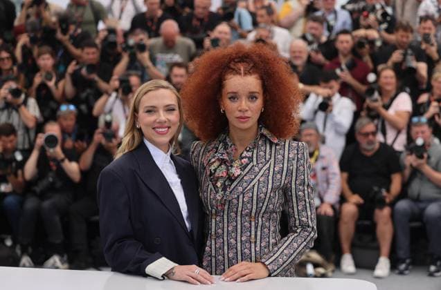 Photocall du film Eleanor The Great lors du 78ème Festival International du Film de Cannes Scarlett Johansson et Erin Kellyman au photocall du film Eleanor The Great lors du 78ème Festival International du Film de Cannes, au Palais des Festivals à Cannes, France, le 21 mai 2025 Jacovides Moreau Bestimage Eleanor The Great Photocall during the 78th Cannes International Film Festival, in Cannes, France, on May 21, 2025 Cannes France  Copyright: xJACOVIDES-MOREAUx xBESTIMAGExJACOVIDES-MOREAUx xBESTIMAGEx