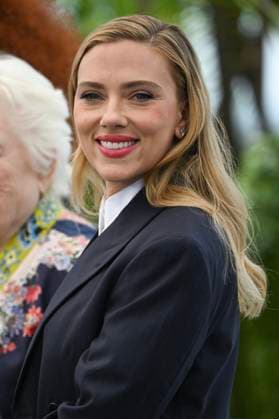 Internationale Filmfestspiele von Cannes, Eleanor the Great Photocall 78eme Festival International du Film de Cannes Photocall with cast of Eleonor the great 78th International Cannes Film Festival Photocall with cast of Eleonor the great movie 444844 2025 05 21 France Johansson, Scarlett  Copyright: xSergexArnalx xStarfacex STAR_444844_002