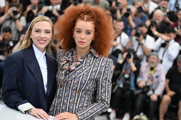 Internationale Filmfestspiele von Cannes, Eleanor the Great Photocall 78eme Festival International du Film de Cannes Photocall with cast of Eleonor the great 78th International Cannes Film Festival Photocall with cast of Eleonor the great movie 444844 2025 05 21 France Johansson, Scarlett Kellyman, Erin  Copyright: xSergexArnalx xStarfacex STAR_444844_026