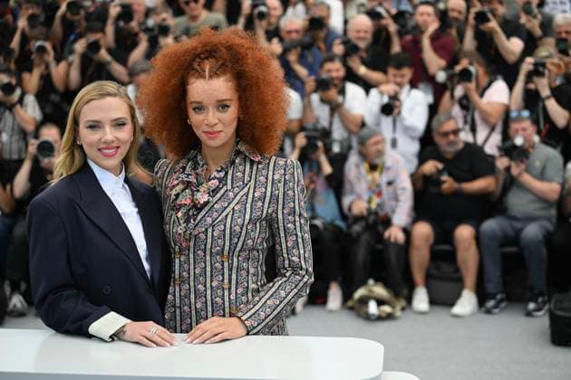Internationale Filmfestspiele von Cannes, Eleanor the Great Photocall 78eme Festival International du Film de Cannes Photocall with cast of Eleonor the great 78th International Cannes Film Festival Photocall with cast of Eleonor the great movie 444844 2025 05 21 France Johansson, Scarlett Kellyman, Erin  Copyright: xSergexArnalx xStarfacex STAR_444844_028