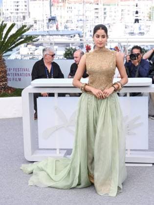 Cannes, 78th Cannes Film Festival 2025 - day 9 - Photocall of the film Homebound Cannes, 78th Cannes Film Festival 2025 - day 9 - Photocall of the film Homebound In the photo: Janhvi Kapoor Cannes Italy  Copyright: xIPA ABACAx
