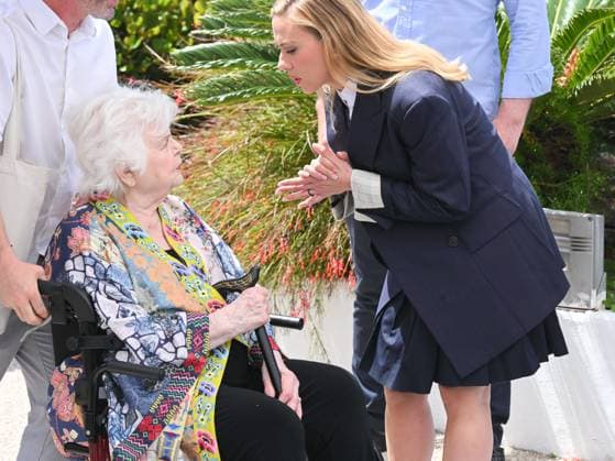 Internationale Filmfestspiele von Cannes, Eleanor the Great Photocall Cannes, Italy: Cannes, 78th Cannes Film Festival 2025 - day 9 - Photocall of the film Eleanor The Great In the photo: June Squibb, Scarlett Johansson Cannes Italy  - ZUMAp169 20250521_zea_p169_625 Copyright: xAlbertoxTerenghix