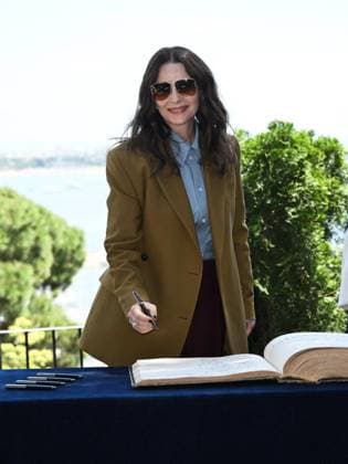 Cannes, 78th Cannes Film Festival 2025 - Day 9, The Jury at the Photocall: Jardins du musée du Suquet Cannes, 78th Cannes Film Festival 2025 - Day 9, The Jury at the Photocall: Jardins du musée du Suquet. Pictured: Juliette Binoche Cannes France  Copyright: xIPA ABACAx