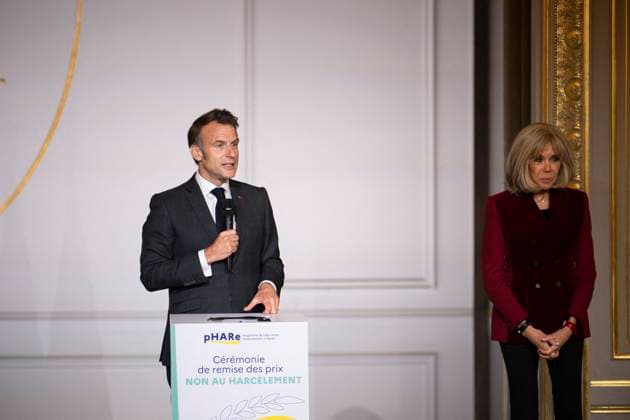 Non Au Harcelement Awards Ceremony - Paris French President Emmanuel Macron (L) speaks next to his wife Brigitte Macron at the No to Bullying award ceremony at the Elysee Palace in Paris, France, 21 May 2025. France s Ministry of National Education organizes each year the Non au harcelement (No to Bullying) contest in schools to raise awareness and promote values such as kindness and inclusion. Photo by Eliot Blondet ABACAPRESS.COM Paris France France  Copyright: xBlondetxEliot ABACAx