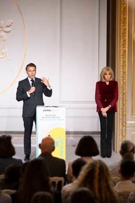 Non Au Harcelement Awards Ceremony - Paris French President Emmanuel Macron (L) speaks next to his wife Brigitte Macron at the No to Bullying award ceremony at the Elysee Palace in Paris, France, 21 May 2025. France s Ministry of National Education organizes each year the Non au harcelement (No to Bullying) contest in schools to raise awareness and promote values such as kindness and inclusion. Photo by Eliot Blondet ABACAPRESS.COM Paris France France  Copyright: xBlondetxEliot ABACAx