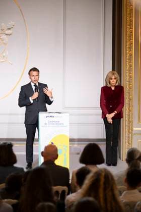 Non Au Harcelement Awards Ceremony - Paris French President Emmanuel Macron (L) speaks next to his wife Brigitte Macron at the No to Bullying award ceremony at the Elysee Palace in Paris, France, 21 May 2025. France s Ministry of National Education organizes each year the Non au harcelement (No to Bullying) contest in schools to raise awareness and promote values such as kindness and inclusion. Photo by Eliot Blondet ABACAPRESS.COM Paris France France  Copyright: xBlondetxEliot ABACAx