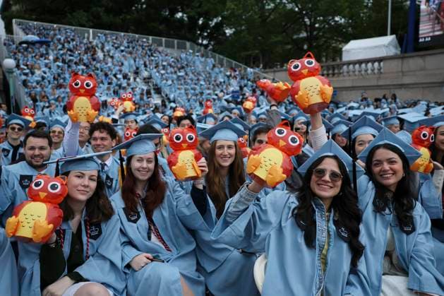 News Themen der Woche KW21 News Bilder des Tages Students attend the Columbia University commencement ceremony in Manhattan, New York City, on Wednesday, May 21, 2025. Pool photo by Jeenah Moon  WAX20250521425 JeenahxMoon