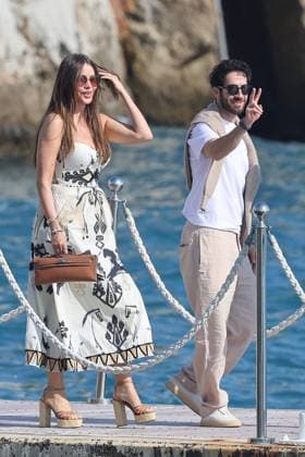 Cannes - Sofia Vergara At Eden Roc Sofia Vergara leaves the Eden Roc hotel with a friend during the Cannes Film Festival, Cap d Antibes, France, 21 May 2025. Photo by ABACAPRESS.COM Cap d Antibes France  Copyright: xABACAx