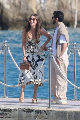 Cannes - Sofia Vergara At Eden Roc Sofia Vergara leaves the Eden Roc hotel with a friend during the Cannes Film Festival, Cap d Antibes, France, 21 May 2025. Photo by ABACAPRESS.COM Cap d Antibes France  Copyright: xABACAx