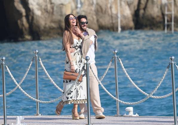 Cannes - Sofia Vergara At Eden Roc Sofia Vergara leaves the Eden Roc hotel with a friend during the Cannes Film Festival, Cap d Antibes, France, 21 May 2025. Photo by ABACAPRESS.COM Cap d Antibes France  Copyright: xABACAx