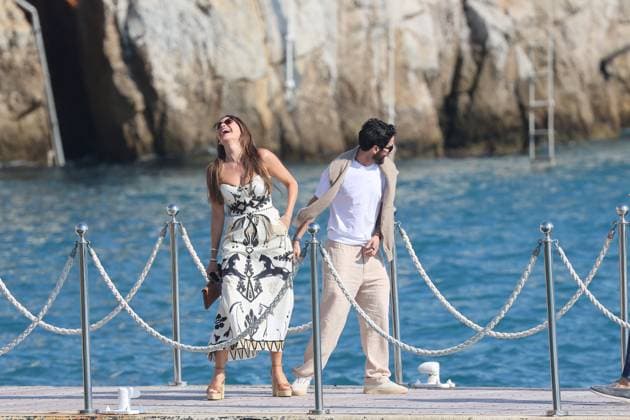 Cannes - Sofia Vergara At Eden Roc Sofia Vergara leaves the Eden Roc hotel with a friend during the Cannes Film Festival, Cap d Antibes, France, 21 May 2025. Photo by ABACAPRESS.COM Cap d Antibes France  Copyright: xABACAx