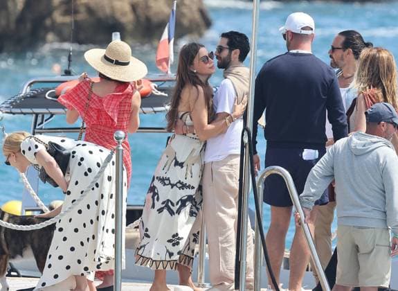 Cannes - Sofia Vergara At Eden Roc Sofia Vergara leaves the Eden Roc hotel with a friend during the Cannes Film Festival, Cap d Antibes, France, 21 May 2025. Photo by ABACAPRESS.COM Cap d Antibes France  Copyright: xABACAx